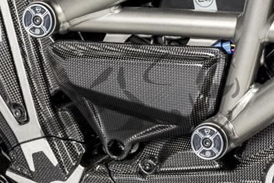 cache carbone Ilmberger sous le cadre set Ducati XDiavel