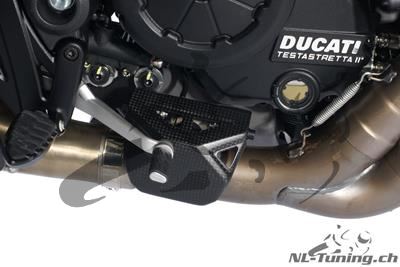 Carbon Ilmberger Auspuffhitzeschutz am Auspuffventil Ducati Diavel