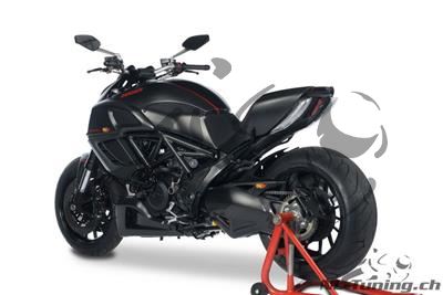 Copri strumenti in carbonio su serbatoio Ducati Diavel