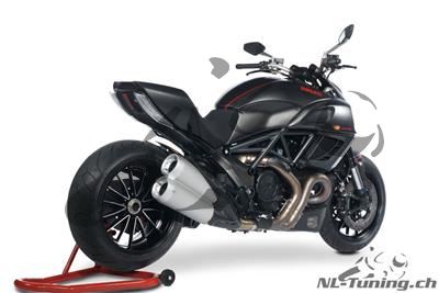 Carbon Ilmberger zijafdekking op tank Ducati Diavel