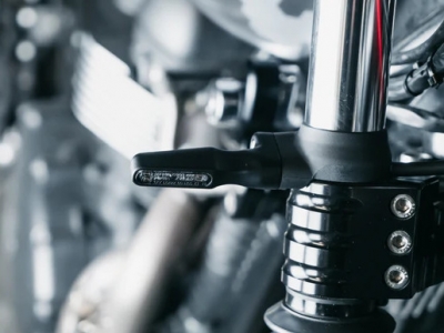 Motoism Triumph clignotant long