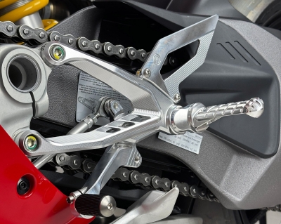 Moto Corse Fussrastenanlage Racing Ducati Panigale V4 2025
