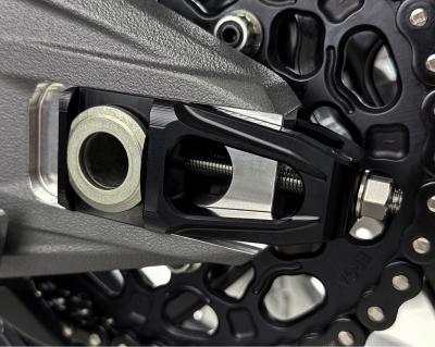 Moto Corse Kettenspanner und Bremshalterung Ducati Panigale V4 2025