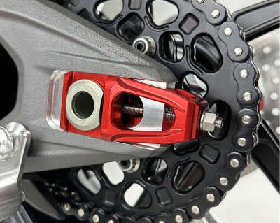 Moto Corse Kettenspanner und Brems�halterung mit Resonator Ducati Panigale V4