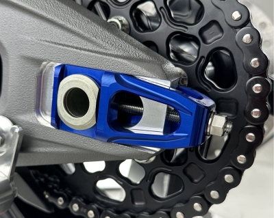 Moto Corse Kettenspanner und Brems�halterung mit Resonator Ducati Panigale V4