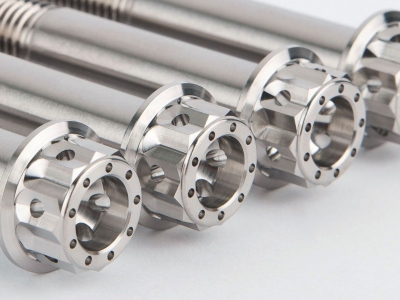 MOTO CORSE titanium schroevenset voor voorremklauwen Ducati Panigale V4
