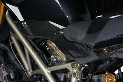 cache latral en carbone Ilmberger sous le sige SET Ducati Streetfighter 848