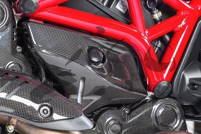 cache carbone Ilmberger sous le cadre set Ducati Monster 1200 R